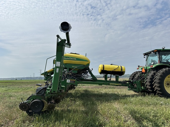 2004 John Deere 1770NT CCS Planter