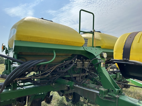 2004 John Deere 1770NT CCS Planter