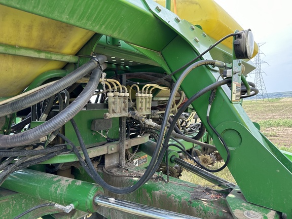 2004 John Deere 1770NT CCS Planter