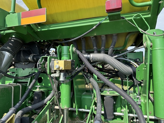 2004 John Deere 1770NT CCS Planter