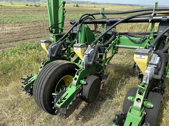 2004 John Deere 1770NT CCS Planter