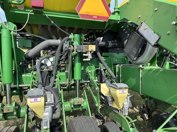 2004 John Deere 1770NT CCS Planter