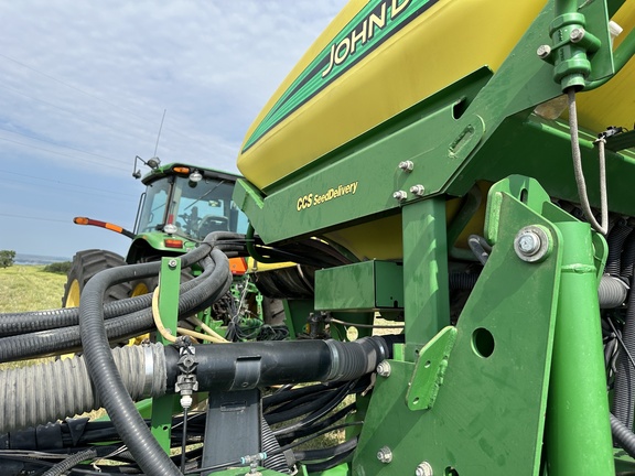 2004 John Deere 1770NT CCS Planter