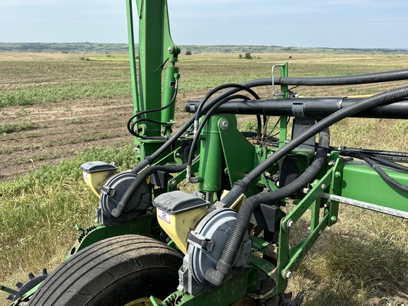 2004 John Deere 1770NT CCS Planter