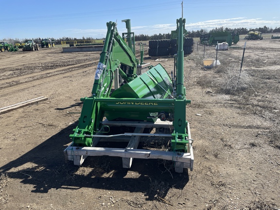 2022 John Deere 700M Loader