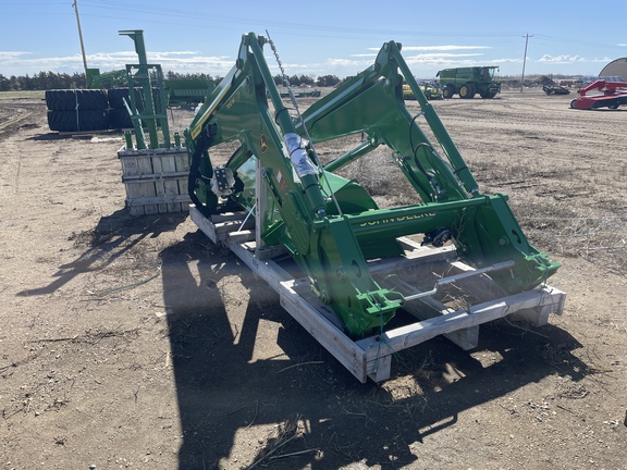 2022 John Deere 700M Loader