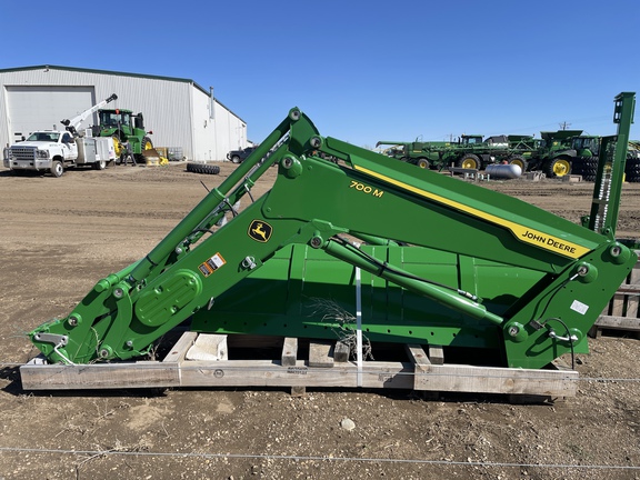 2022 John Deere 700M Loader