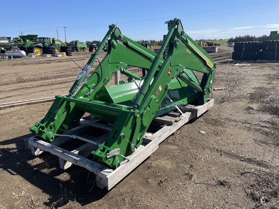 2022 John Deere 700M Loader