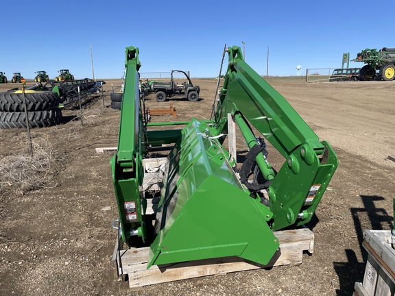 2022 John Deere 700M Loader