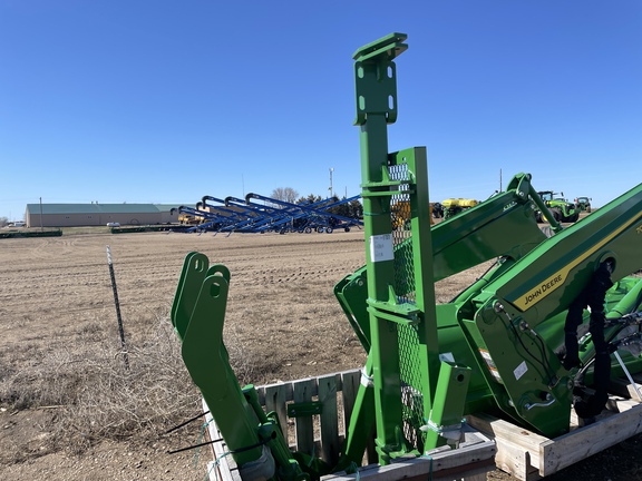 2022 John Deere 700M Loader