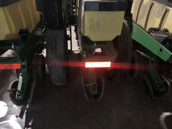 2001 John Deere 1770 Planter