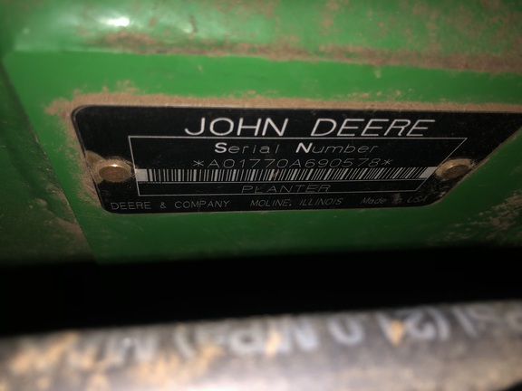 2001 John Deere 1770 Planter