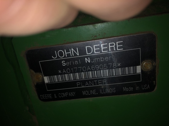 2001 John Deere 1770 Planter