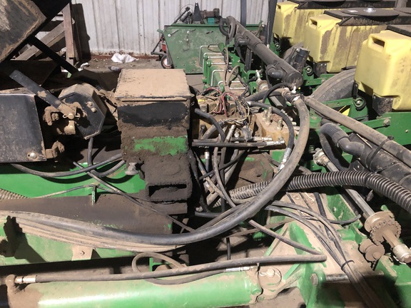 2001 John Deere 1770 Planter