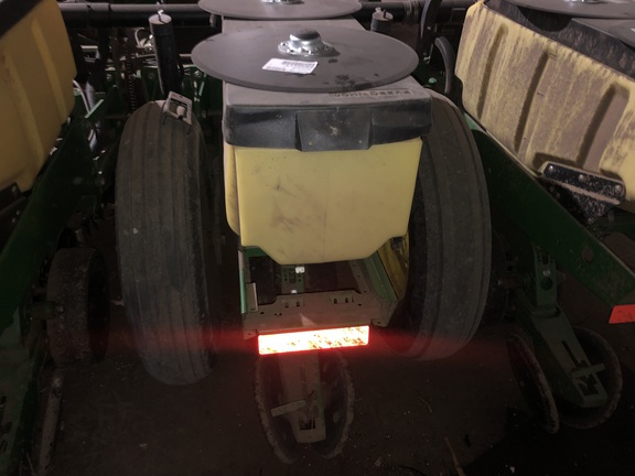 2001 John Deere 1770 Planter