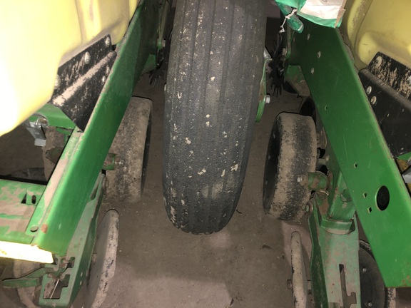 2001 John Deere 1770 Planter