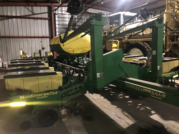 2001 John Deere 1770 Planter