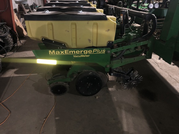 2001 John Deere 1770 Planter