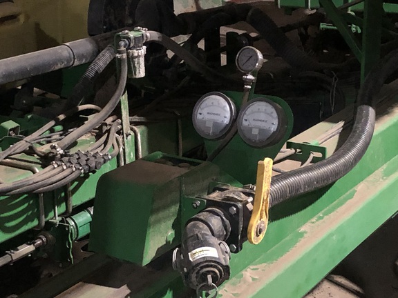 2001 John Deere 1770 Planter