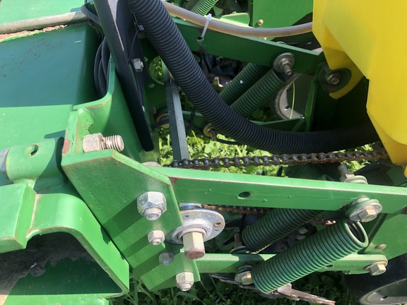 2001 John Deere 1760 Planter