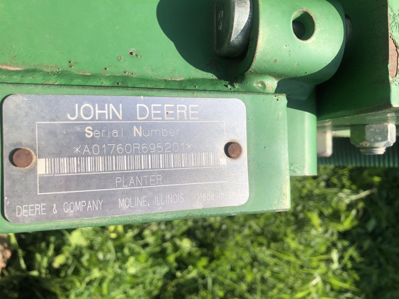 2001 John Deere 1760 Planter