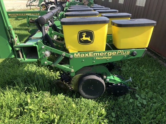 2001 John Deere 1760 Planter