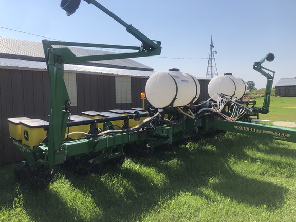 2001 John Deere 1760 Planter