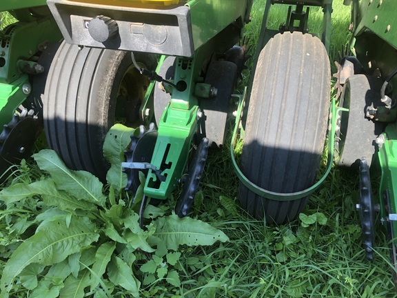 2001 John Deere 1760 Planter