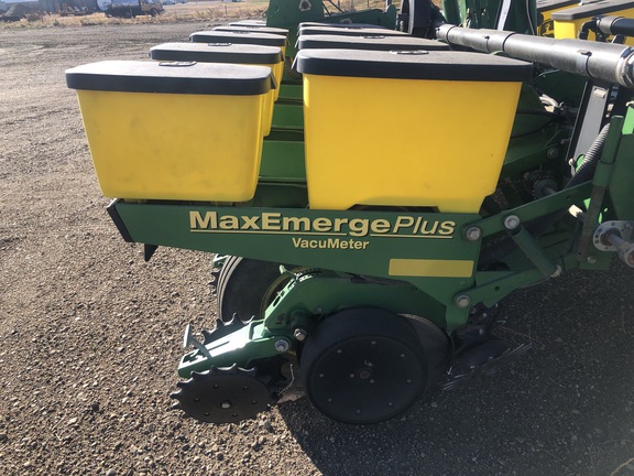 2001 John Deere 1760 Planter