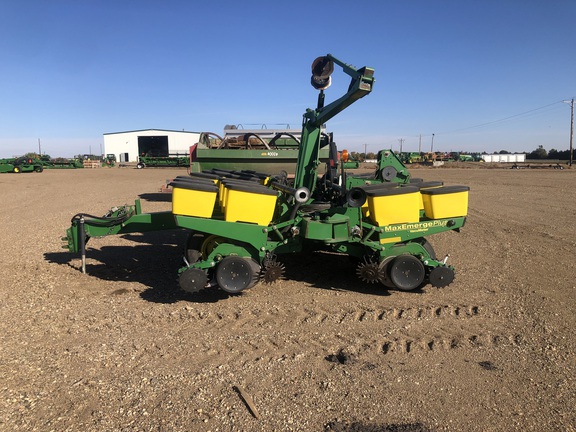 2001 John Deere 1760 Planter