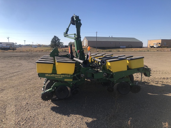 2001 John Deere 1760 Planter