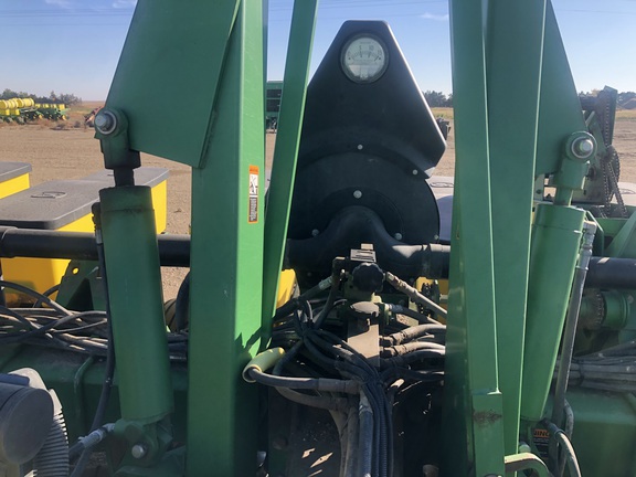 2001 John Deere 1760 Planter