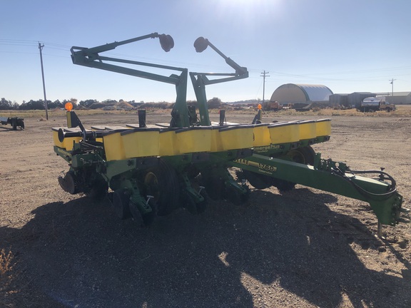 2001 John Deere 1760 Planter