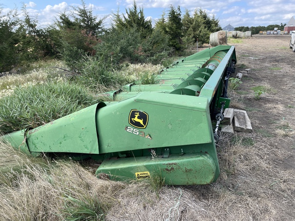 John Deere 1253A Header Corn Head