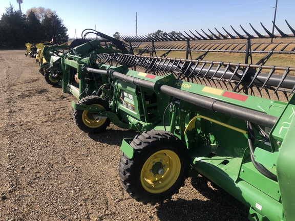 2022 John Deere HD40R Header Combine