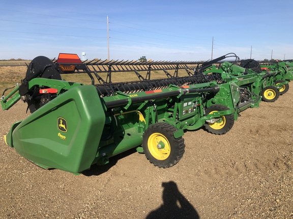 2022 John Deere HD40R Header Combine