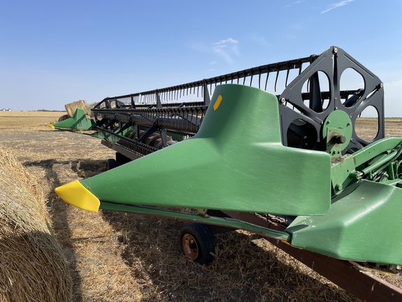 1998 John Deere 930 Header Combine