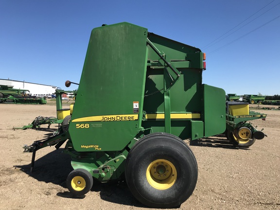 2010 John Deere 568 Baler/Round