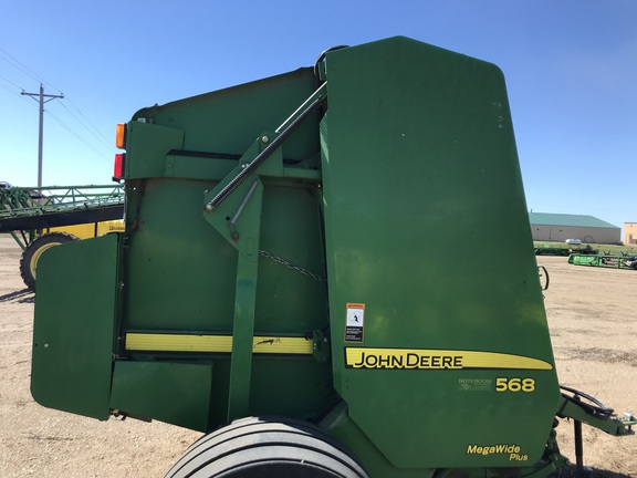 2010 John Deere 568 Baler/Round