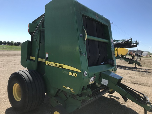 2010 John Deere 568 Baler/Round