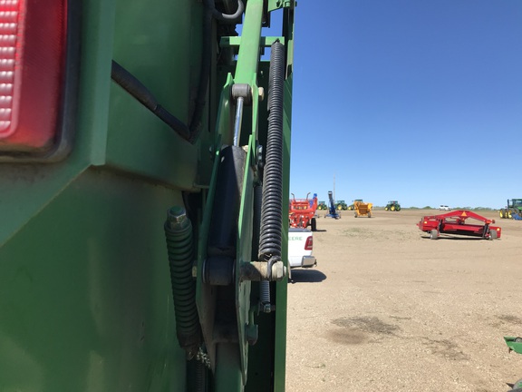 2010 John Deere 568 Baler/Round