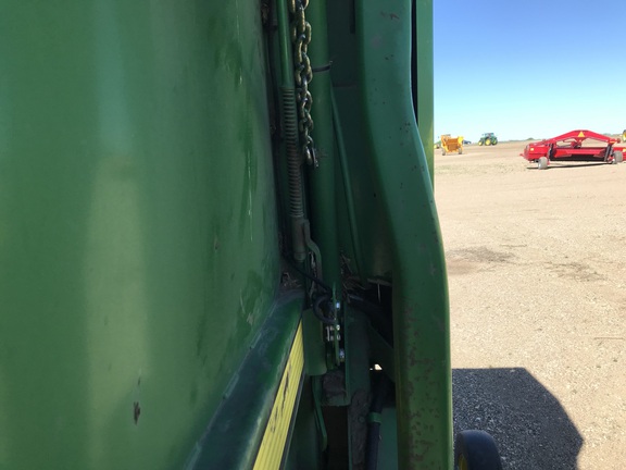 2010 John Deere 568 Baler/Round