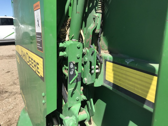 2010 John Deere 568 Baler/Round