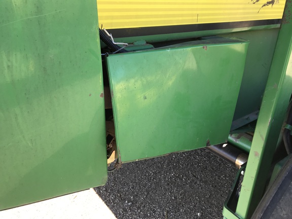 2010 John Deere 568 Baler/Round