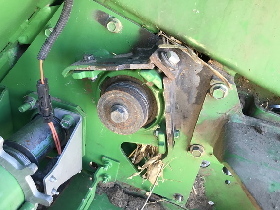 2010 John Deere 568 Baler/Round