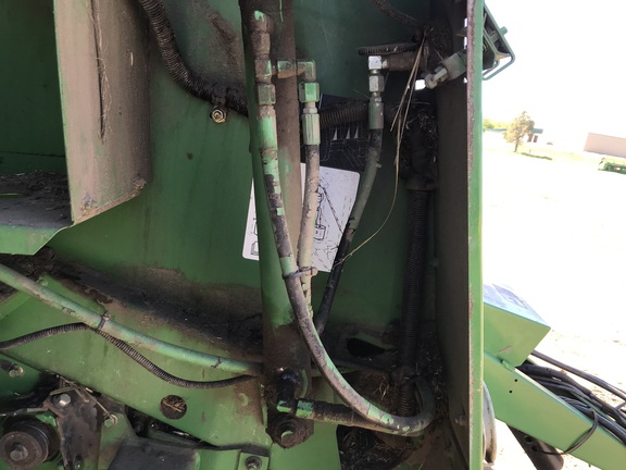 2010 John Deere 568 Baler/Round