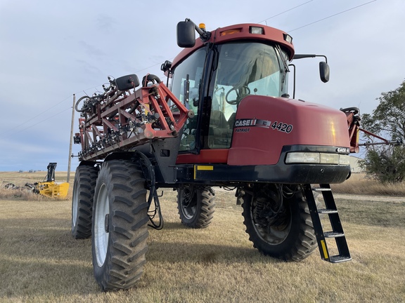 2011 Case IH Patriot 4420 Sprayer/High Clearance