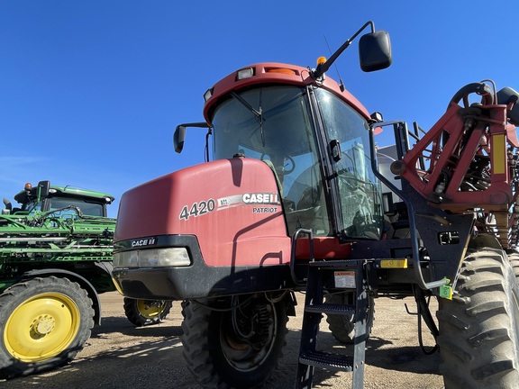 2011 Case IH Patriot 4420 Sprayer/High Clearance