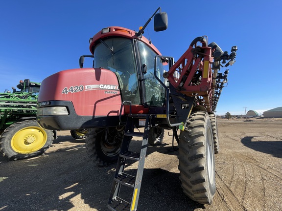 2011 Case IH Patriot 4420 Sprayer/High Clearance