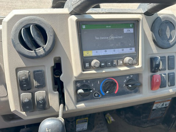 2022 John Deere XUV 835R ATV